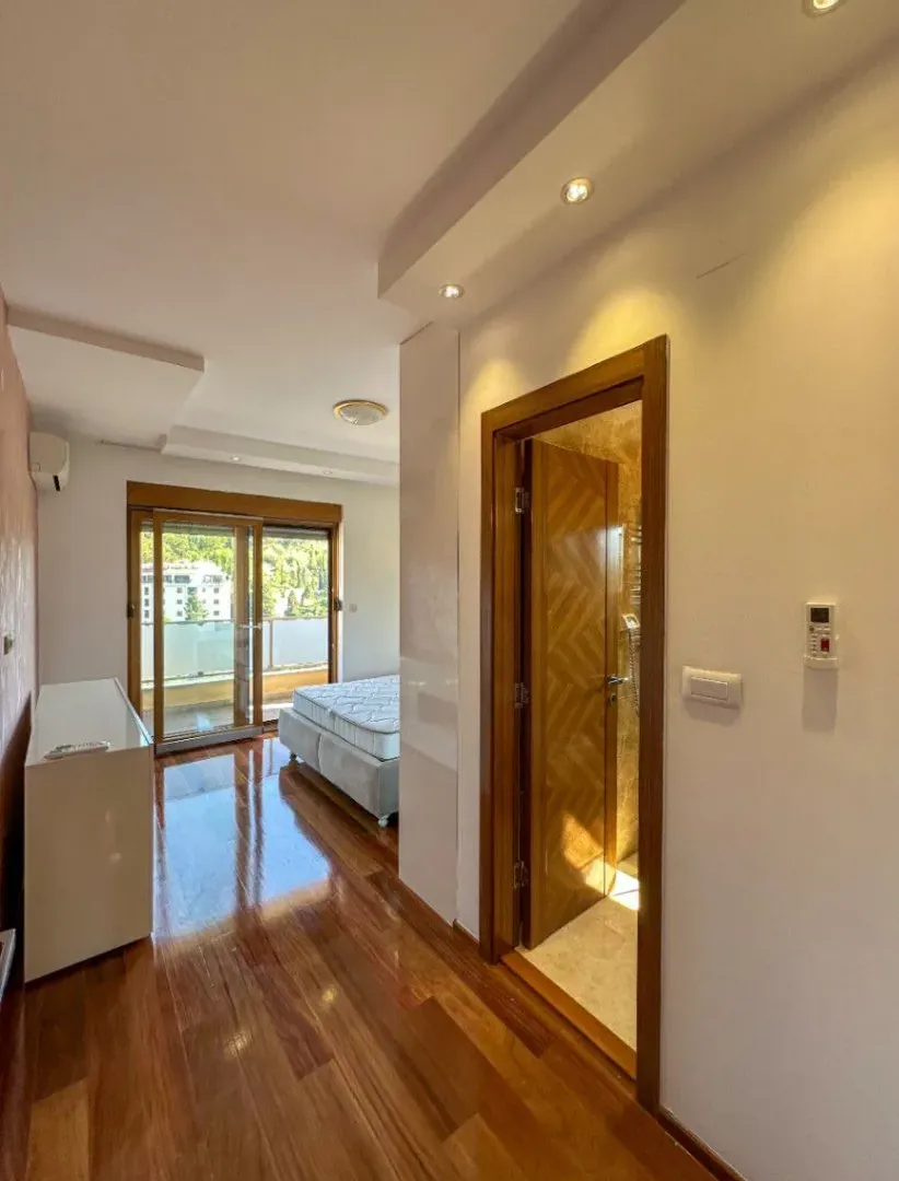 Rent, four bedroom apartment, 130m², Centar, Podgorica