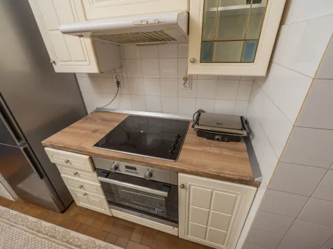 Izdavanje, trosoban stan, 103m², Dobrota, Kotor - image 18