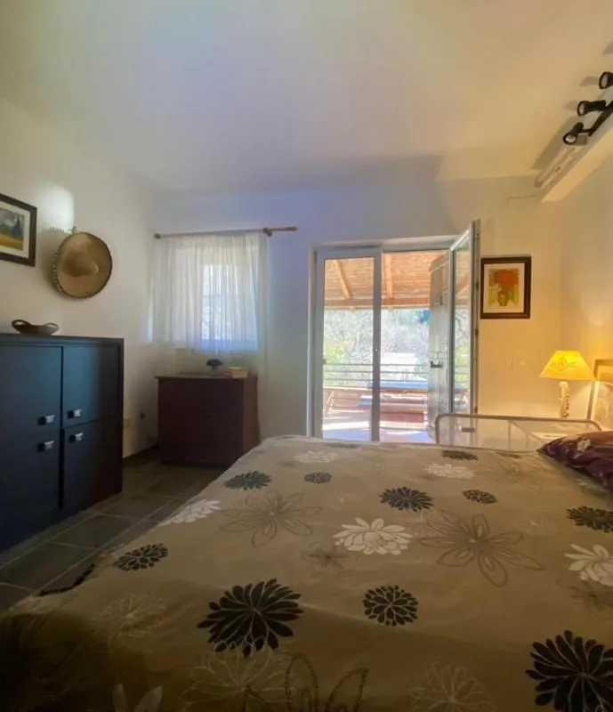 Izdavanje, kuća, 190m², Kruče, Ulcinj