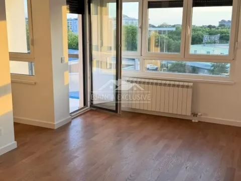 Prodaja, trosoban stan, 66m², Zemun Gornji Grad, Zemun Sve Podlokacije - image 2