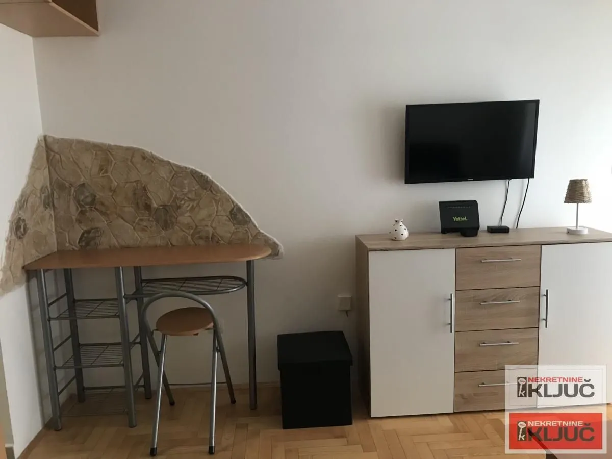 Izdavanje, garsonjera, 24m², Adamovićevo Naselje, Novi Sad Sve Podlokacije