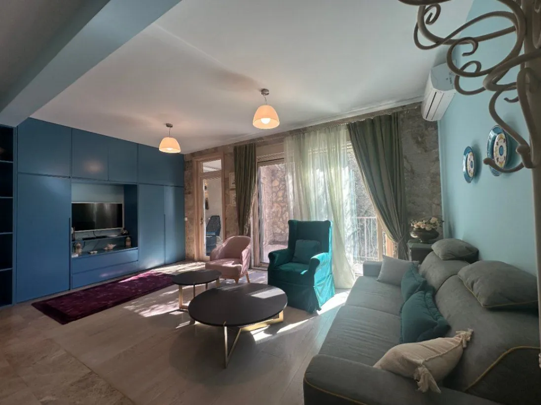 Sale, five bedroom apartment, 200m², Sveti Stefan, Budva