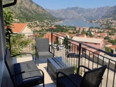 Izdavanje, dvosoban stan, 80m², Škaljari, Kotor - image 10