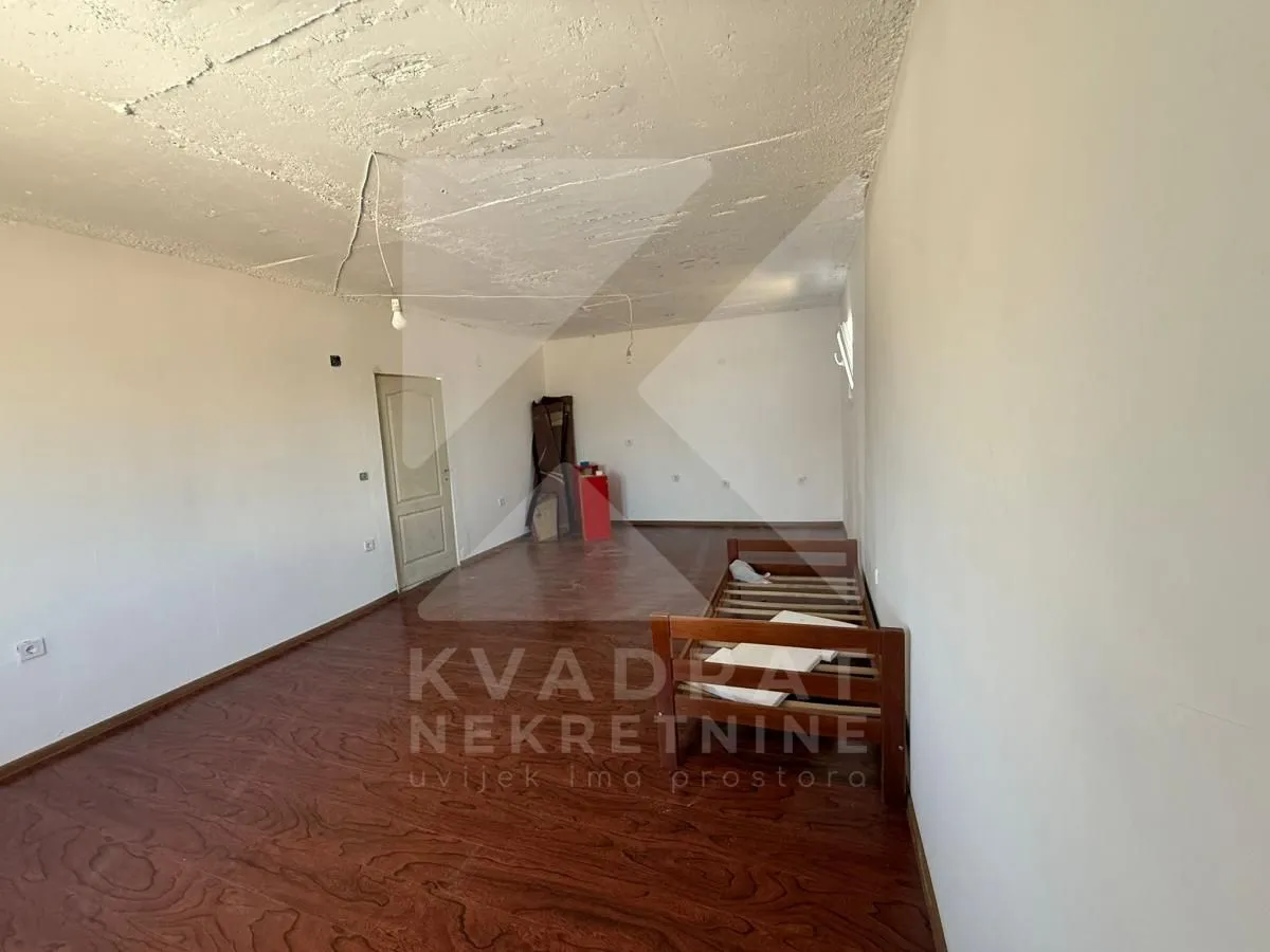 Izdavanje, kuća, 180m², Tuzi, Podgorica