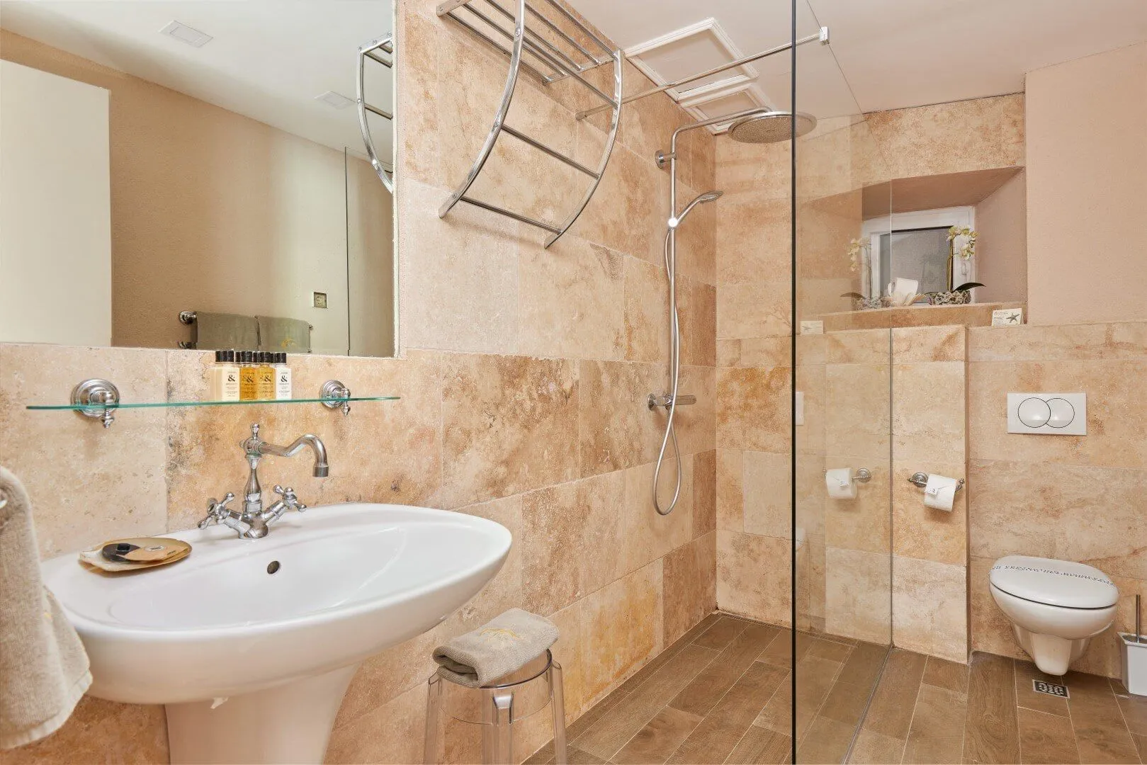Rent, house, 2117m², Kotor, Crna Gora