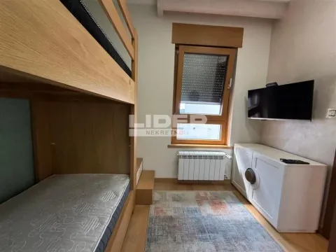 Izdavanje, trosoban stan, 60m², Vračar Centar, Vračar Sve Podlokacije - image 12