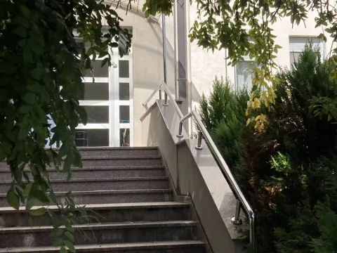 Izdavanje, trosoban stan, 120m², Savski Venac, Beograd - image 11