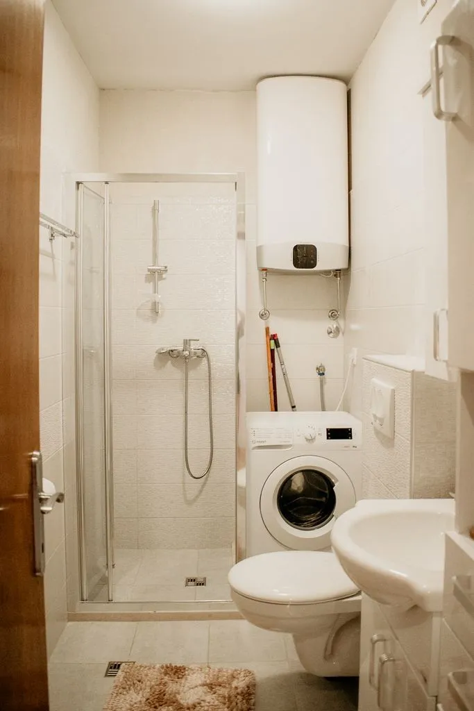 Izdavanje, garsonjera, 42m², Dubovica, Budva