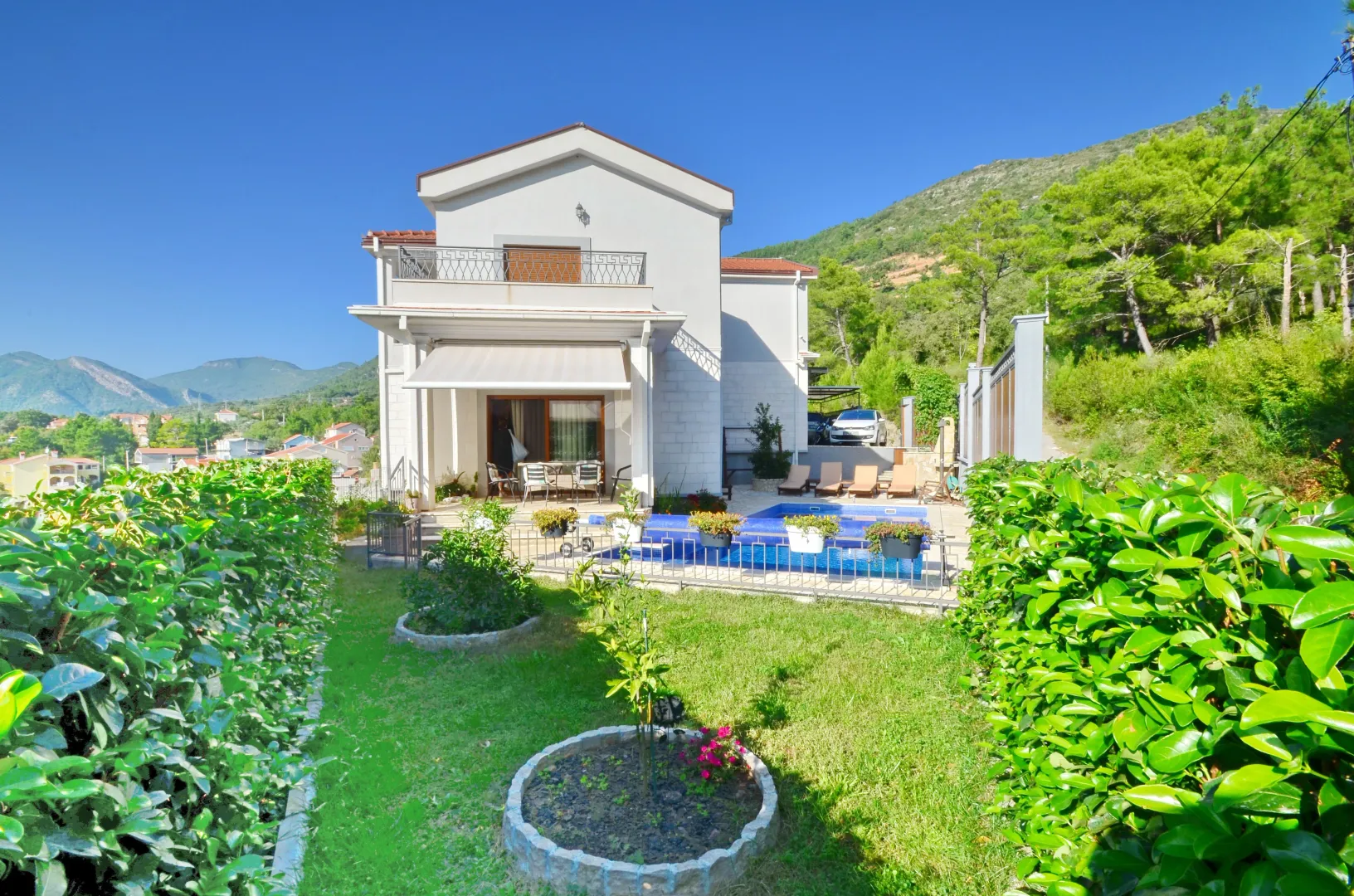 Izdavanje, kuća, 212m², Kavač, Kotor