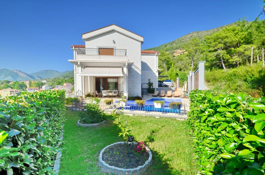 Izdavanje, kuća, 212m², Kavač, Kotor