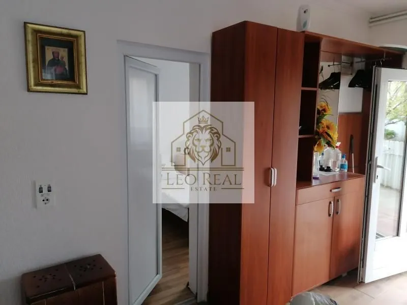 Izdavanje, stan, 180m², Radiofar, Surčin