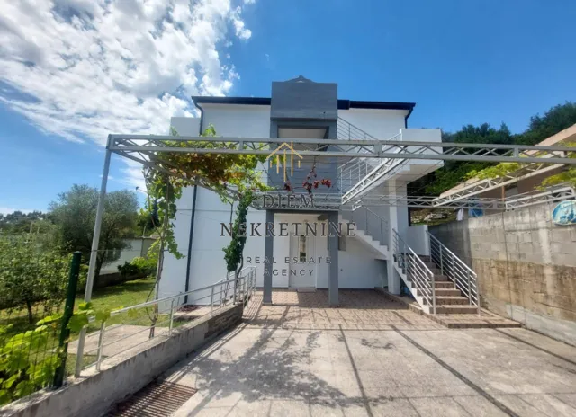 Izdavanje, dvosoban stan, 90m², Mrčevac, Tivat