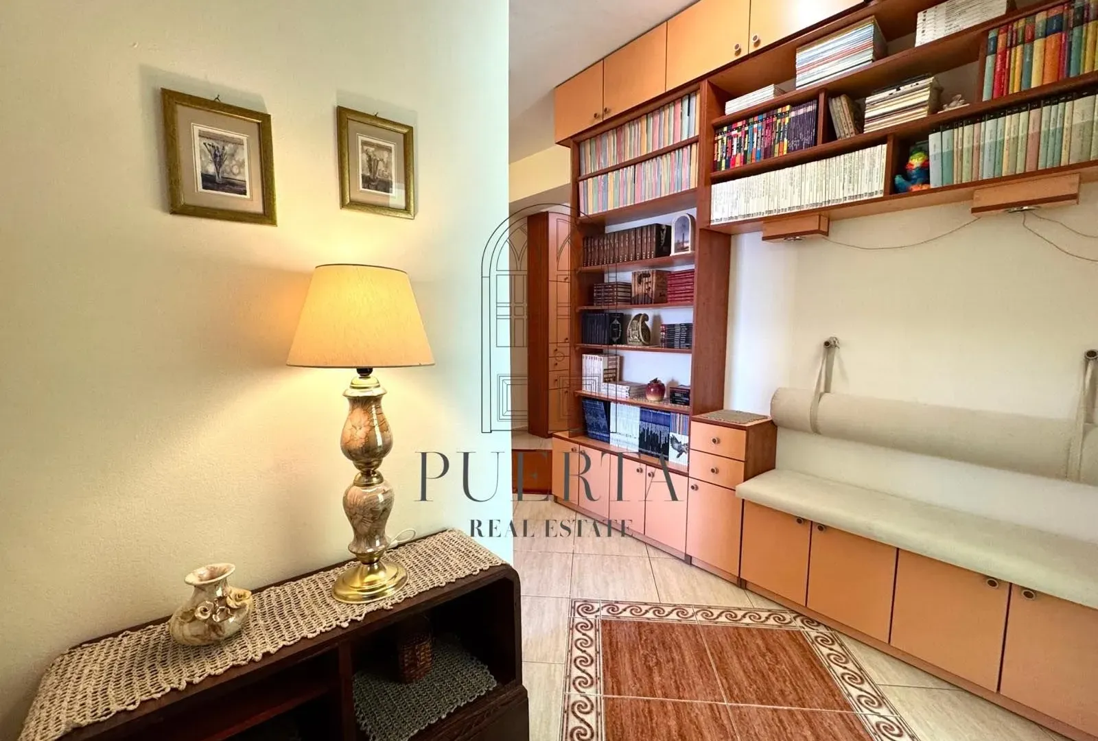 Izdavanje, dvosoban stan, 76m², Centar, Podgorica