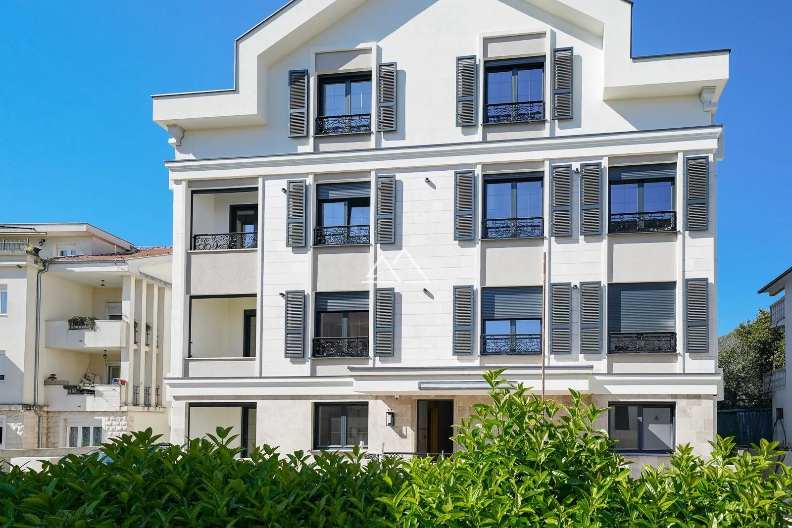 Prodaja, trosoban stan, 96m², Centar, Tivat