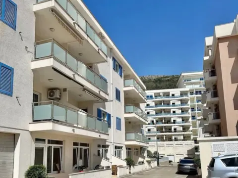 Sale, two bedroom apartment, 74m², Bečići, Budva