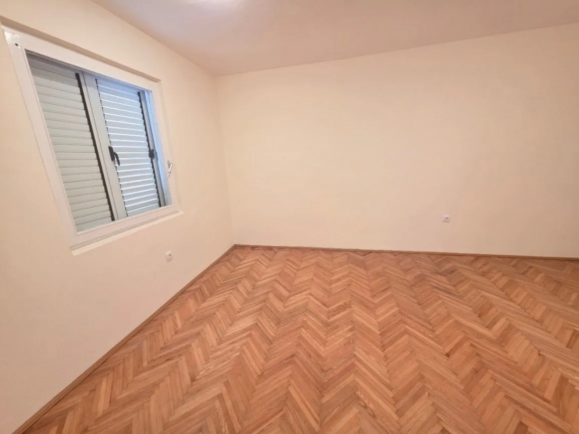 Izdavanje, jednosoban stan, 60m², Tološi, Podgorica
