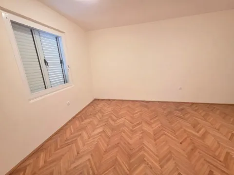 Izdavanje, jednosoban stan, 60m², Tološi, Podgorica - image 5