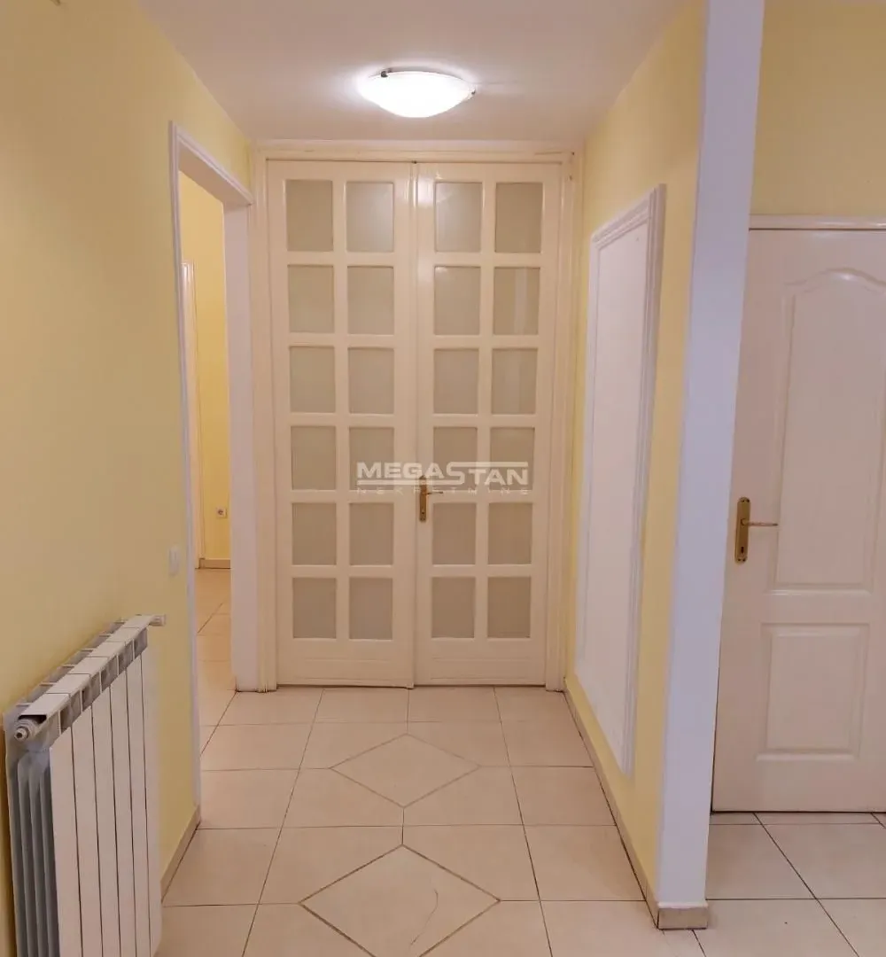 Rent, three bedroom apartment, 70m², Stari Grad, Beograd
