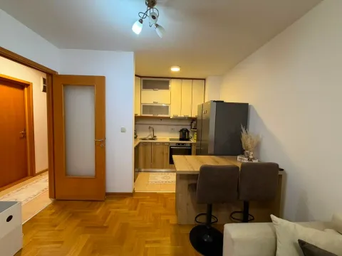 Prodaja, jednosoban stan, 42m², Stari Aerodrom, Podgorica - image 10