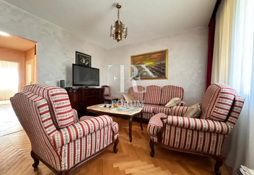 Izdavanje, dvosoban stan, 70m², Lepa Kata, Podgorica