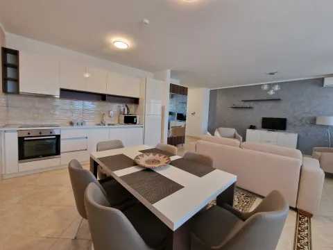 Izdavanje, jednosoban stan, 90m², Bečići, Budva - image 14