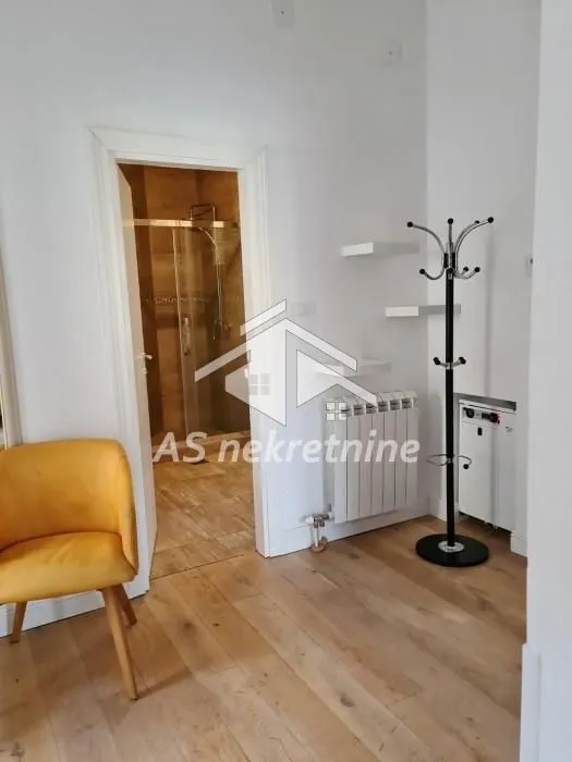Izdavanje, poslovni prostor, 72m², Kalenić Pijaca, Vračar Sve Podlokacije