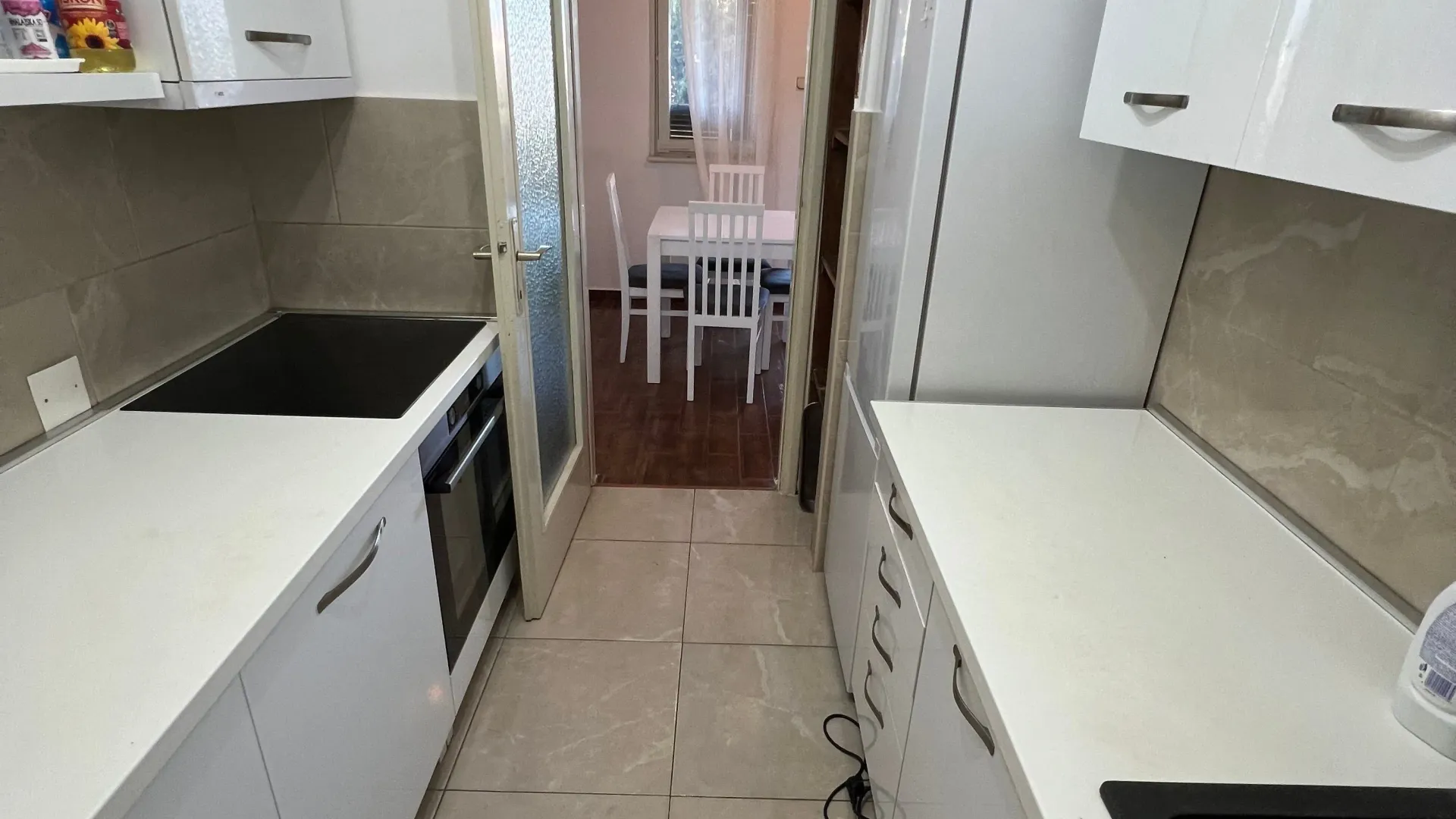 Izdavanje, dvosoban stan, 75m², Centar, Bar