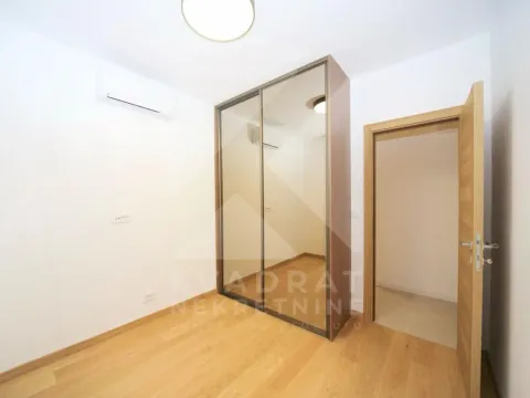 Izdavanje, trosoban stan, 104m², City Kvart, Podgorica - image 10