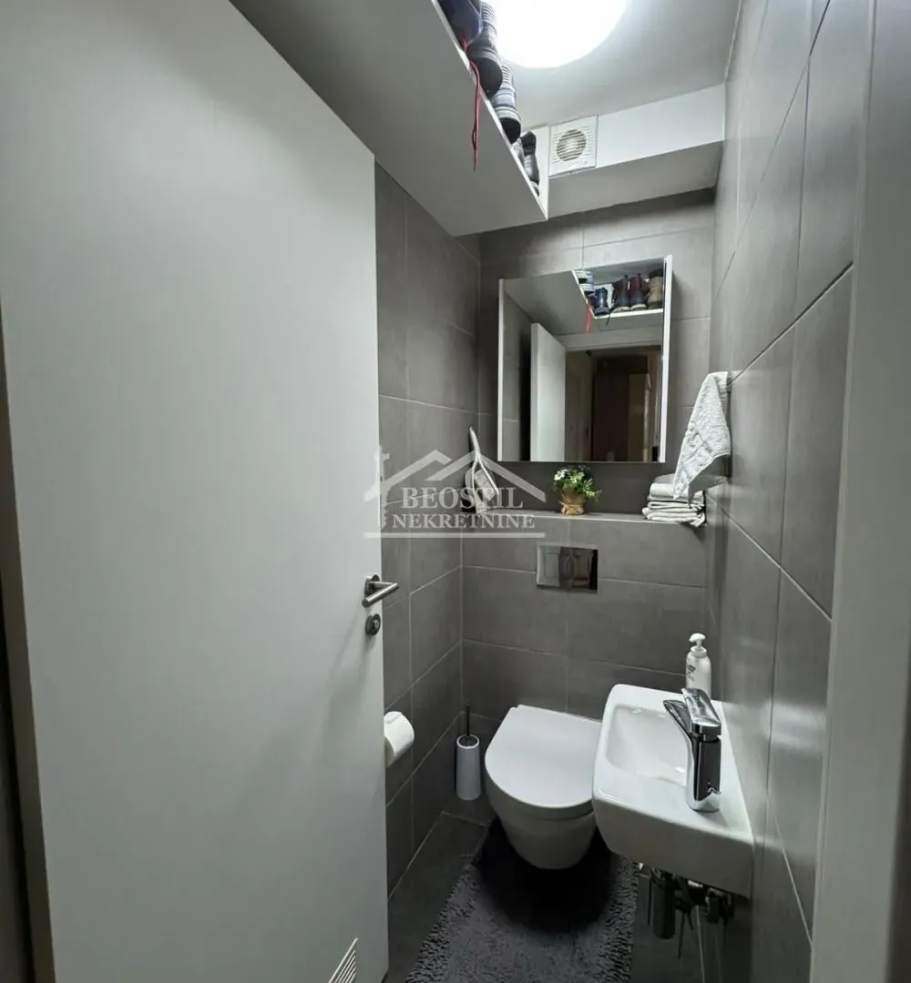 Prodaja, trosoban stan, 66m², Zemun Sve Podlokacije, Beograd