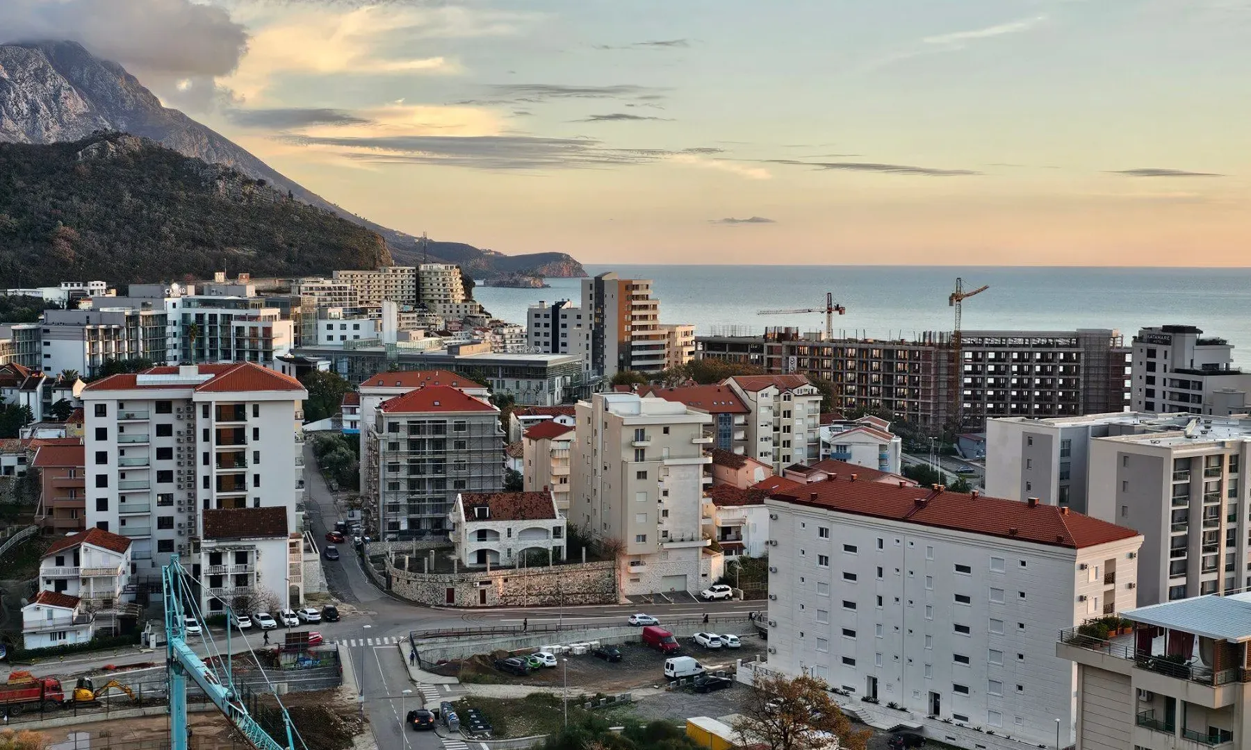 Rent, one bedroom apartment, 57m², Bečići, Budva