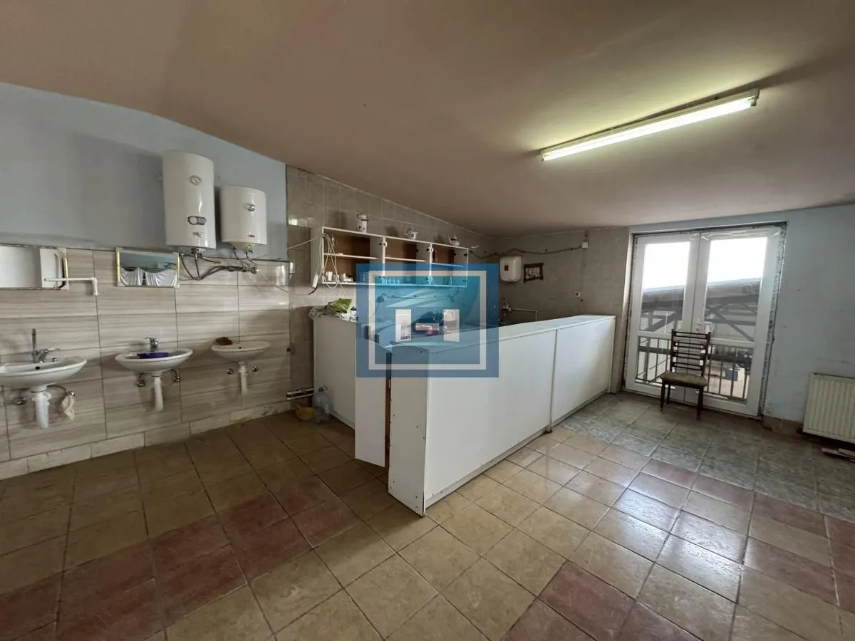 Izdavanje, poslovni prostor, 750m², Mijatovac, Ćuprija
