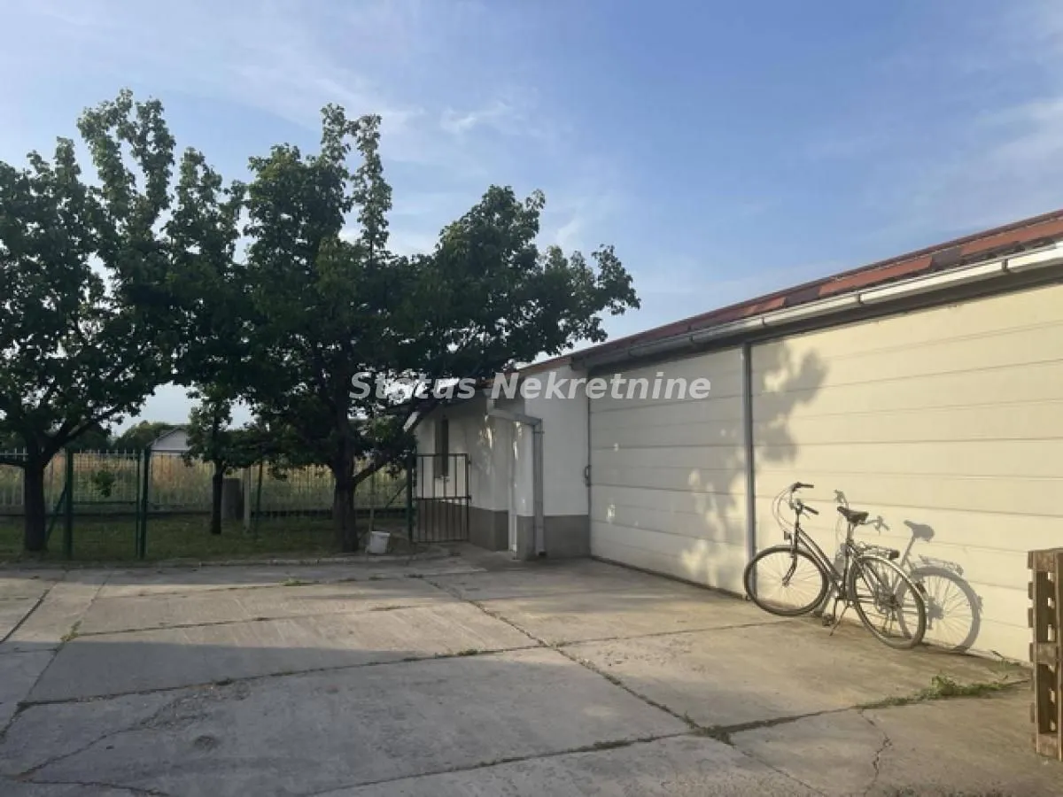 Prodaja, poslovni prostor, 613m², Beočin, Srbija