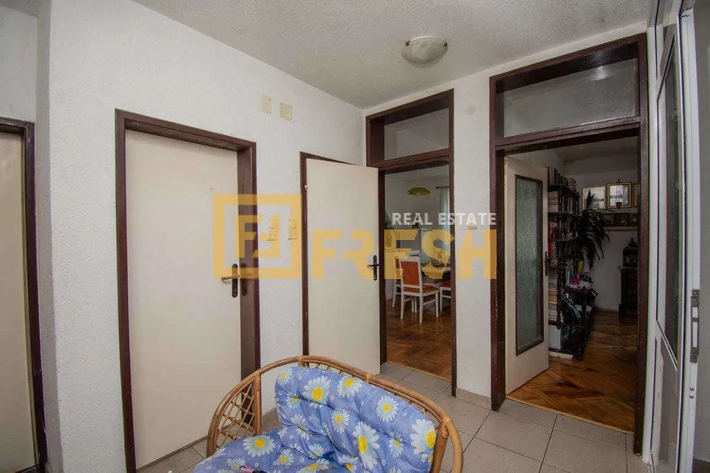 Prodaja, kuća, 356m², Murtovina, Podgorica