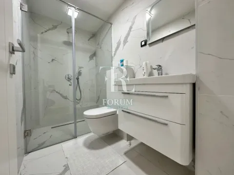 Izdavanje, trosoban stan, 130m², Blok 9, Podgorica - image 10