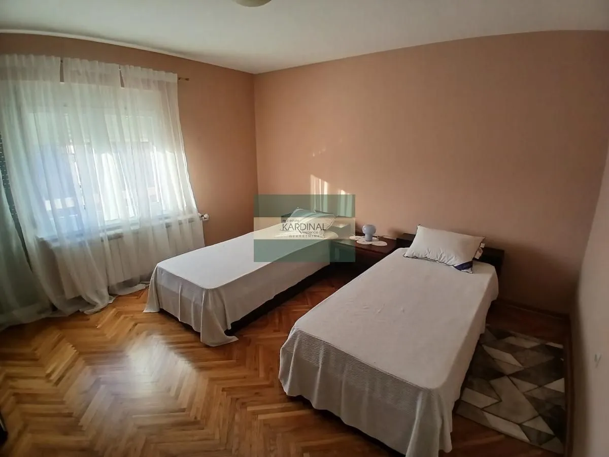 Prodaja, kuća, 379m², Trnava, Jagodina