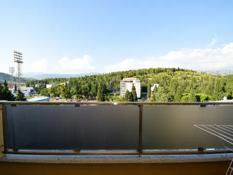 Izdavanje, četvorosoban stan, 130m², Centar, Podgorica - image 12