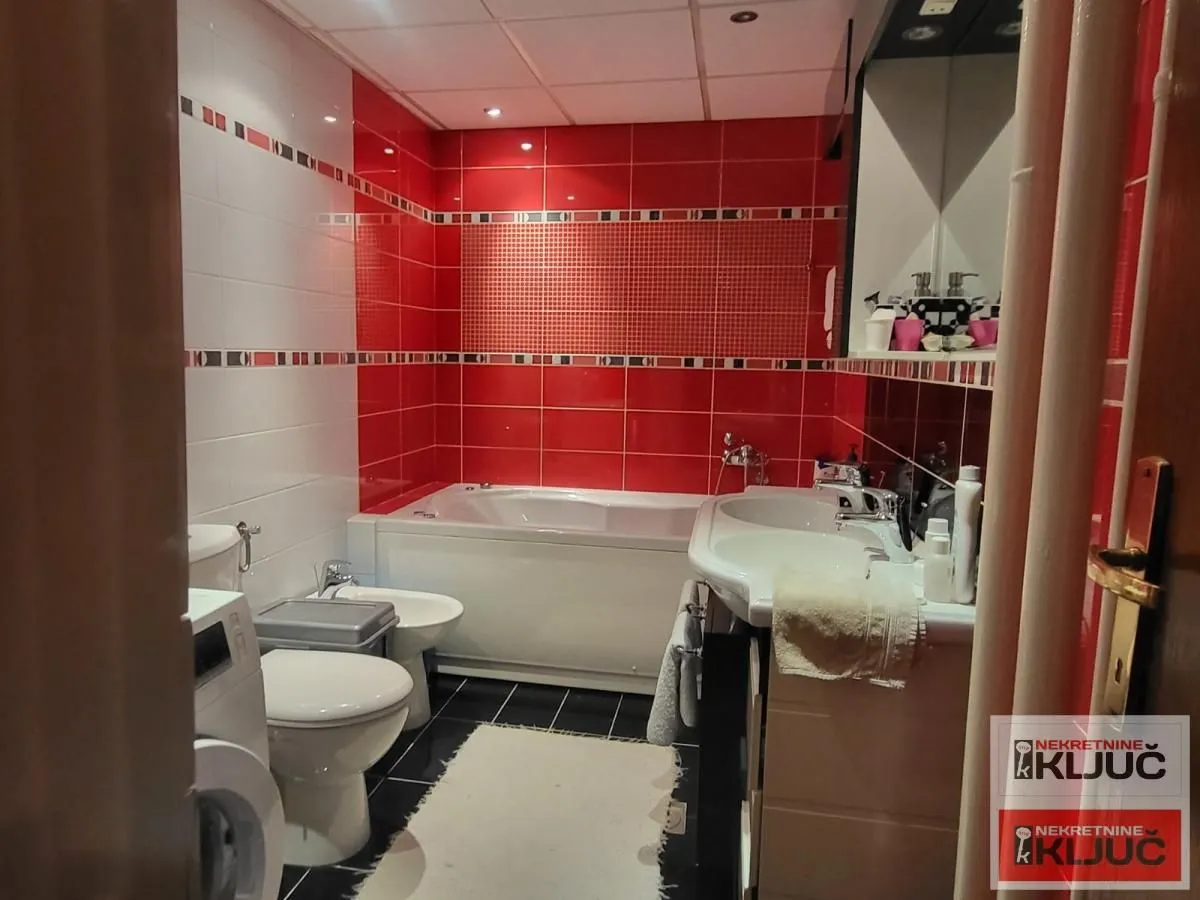 Prodaja, četvorosoban stan, 120m², Novo naselje, Novi Sad