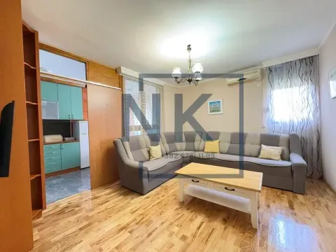 Izdavanje, jednosoban stan, 50m², Blok 5, Podgorica