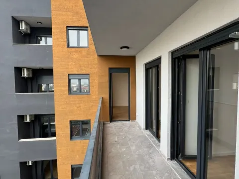 Prodaja, dvosoban stan, 65m², Stari Aerodrom, Podgorica - image 3