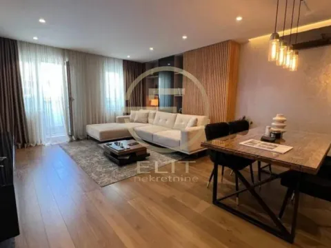 Stan in Bulevar Oslobodjenja