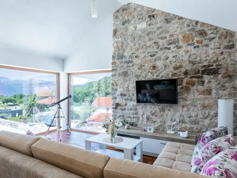 Izdavanje, kuća, 80m², Đuraševići, Tivat - image 2