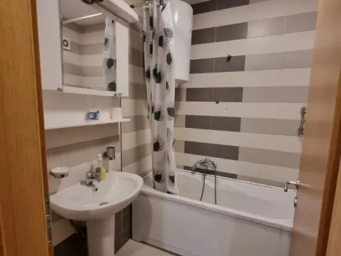 Izdavanje, trosoban stan, 73m², Vračar Sve Podlokacije, Beograd - image 9