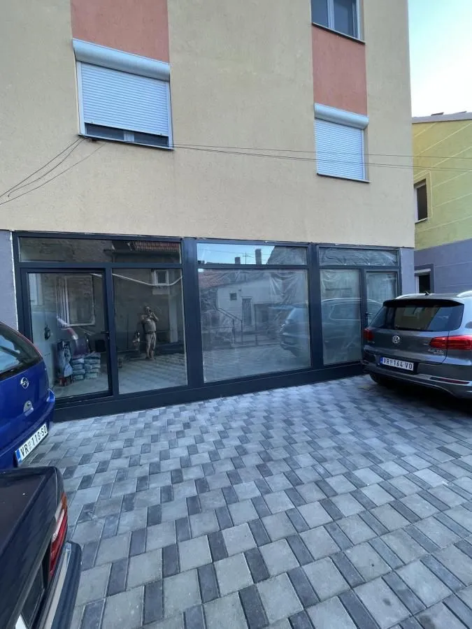 Rent, office space, 38m², Niš, Srbija