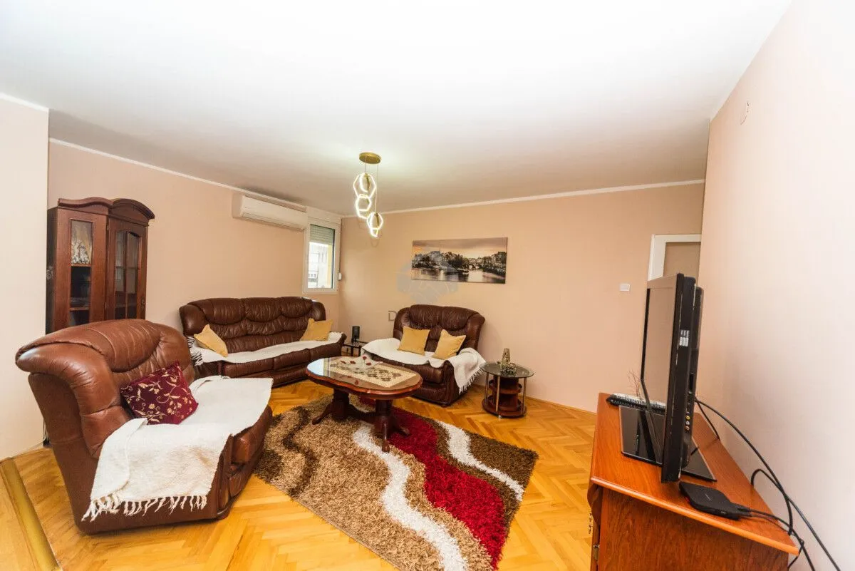 Izdavanje, dvosoban stan, 70m², Blok 5, Podgorica