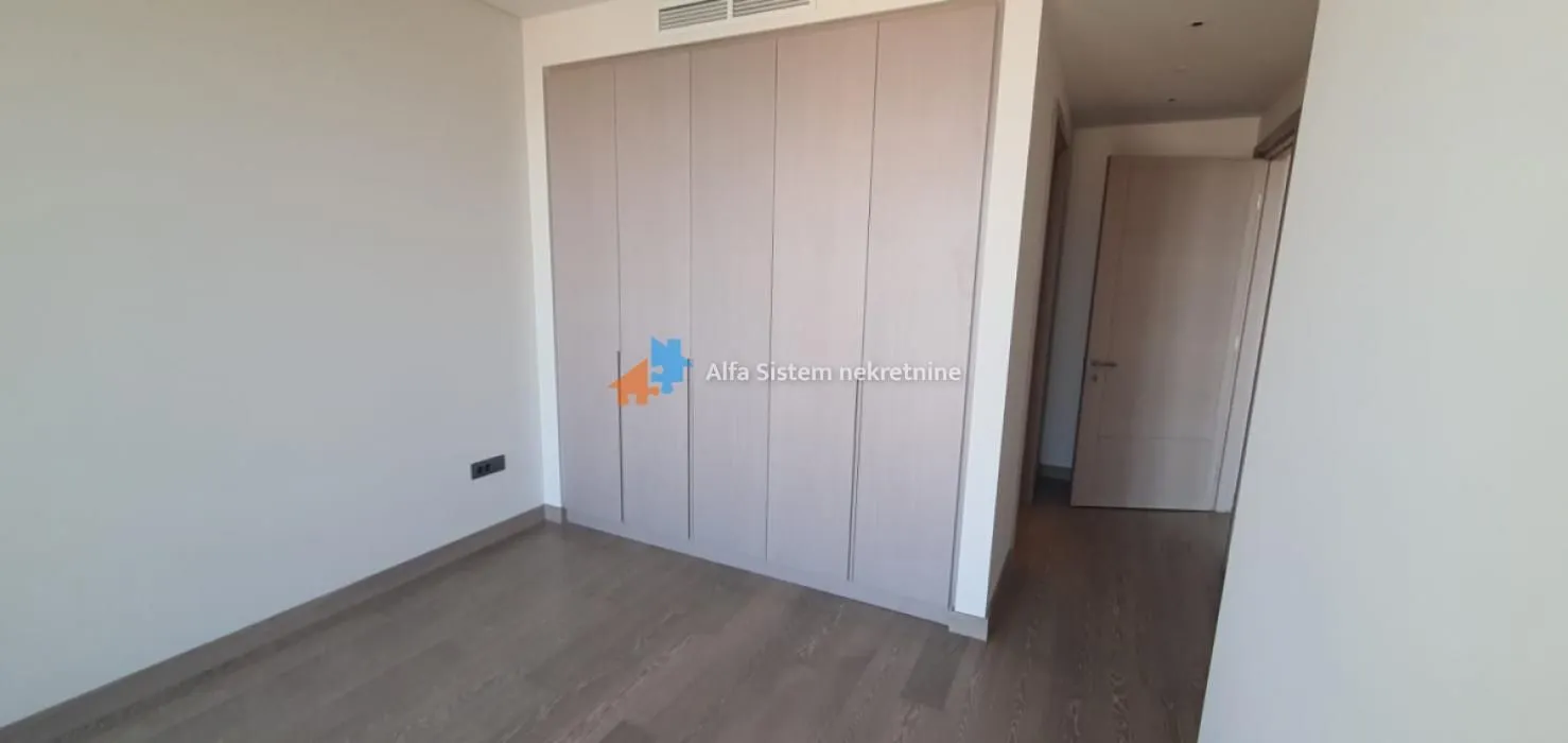 Izdavanje, trosoban stan, 90m², Savski Venac, Beograd