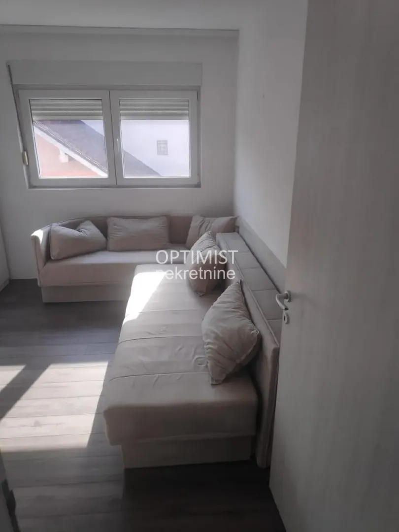 Sale, three bedroom apartment, 59m², Borča 1, Borča Sve Podlokacije