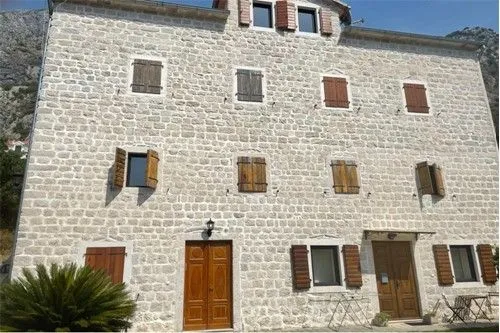 Prodaja, dvosoban stan, 82m², Dobrota, Kotor