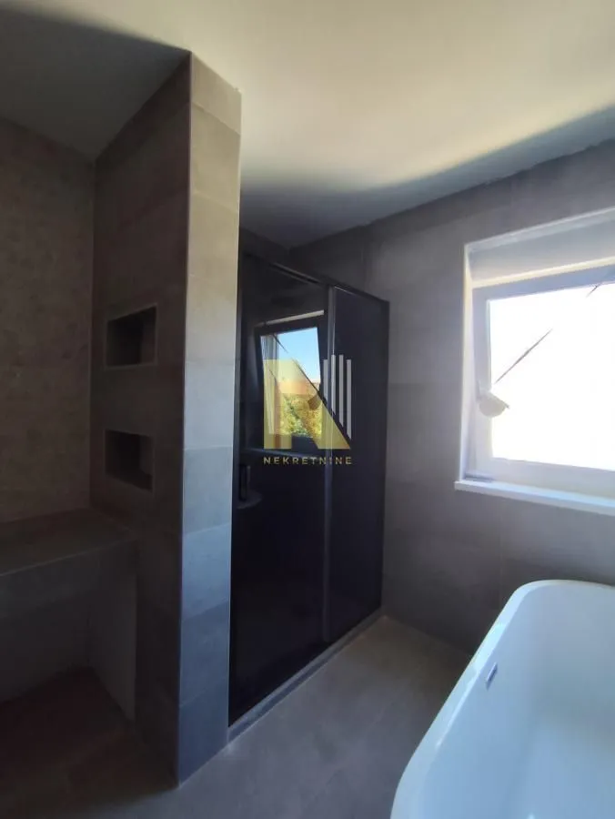 Prodaja, kuća, 260m², Veternik, Novi Sad Sve Podlokacije