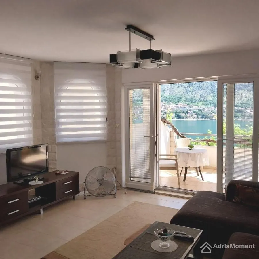 Prodaja, dvosoban stan, 82m², Muo, Kotor
