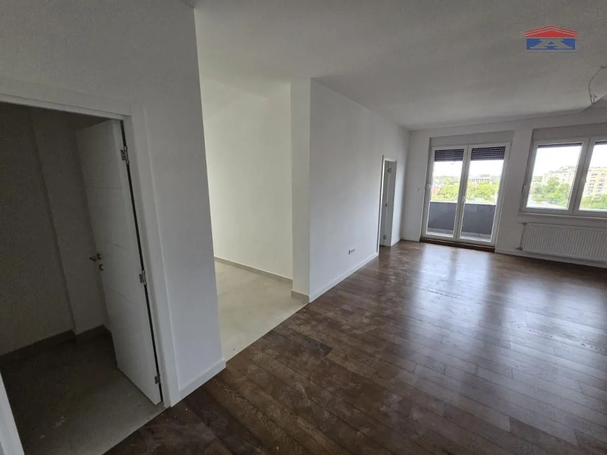 Prodaja, četvorosoban stan, 117m², Novo naselje, Novi Sad